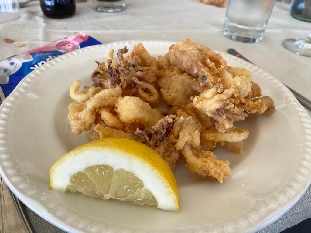 Seyla Öncel_Baia di Ponente_Case Nuove_review