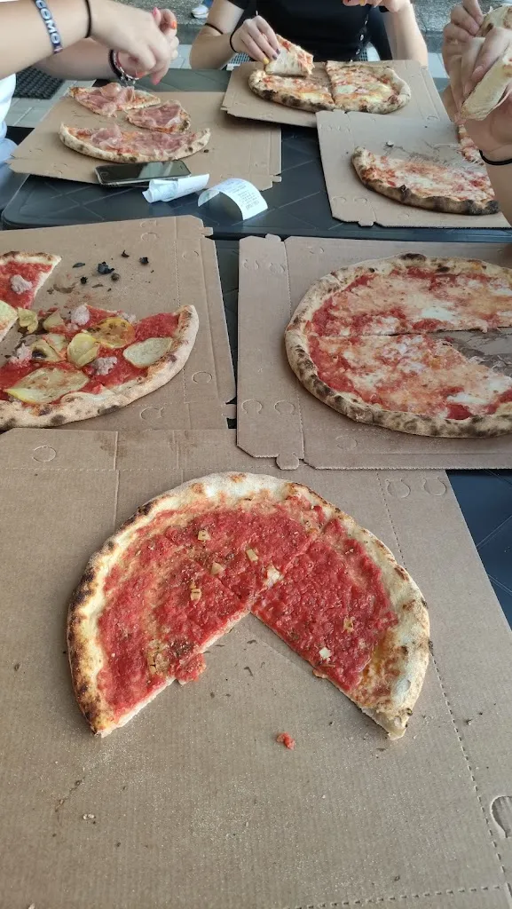 Mattia Corti_La Pergamena Pizzeria_Cassago Brianza_review