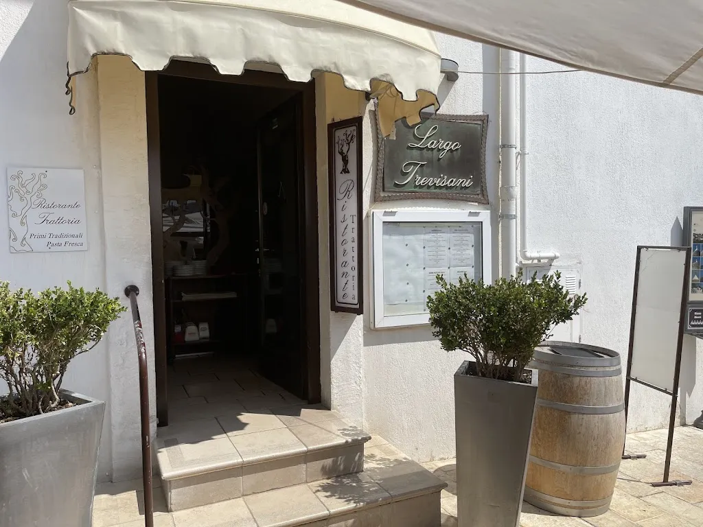 Ristorante Trattoria "Largo Trevisani" restaurant in Alberobello