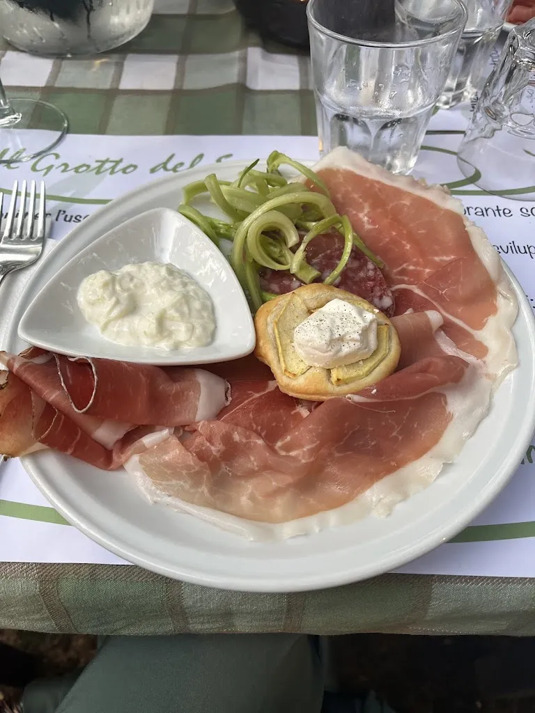 Sorina Topolog_Grotto del Sorriso_Cassano Valcuvia_review