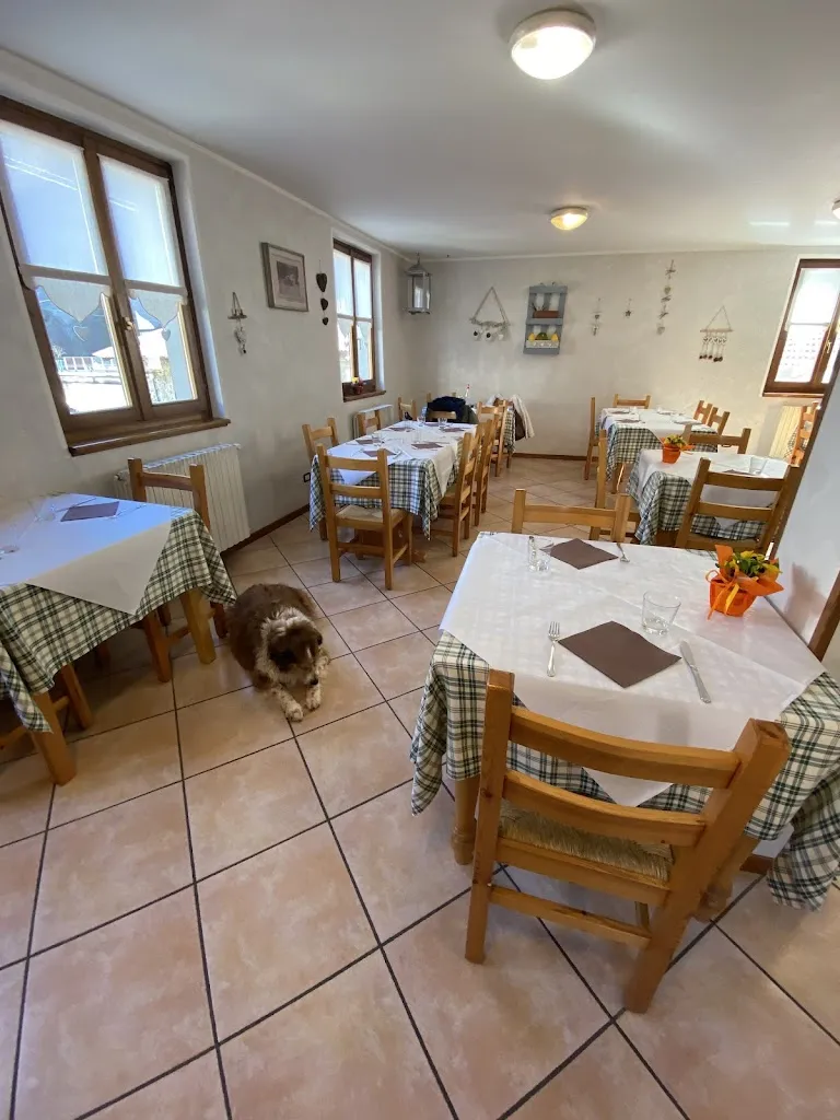 Ostello del lago restaurant in Cassiglio