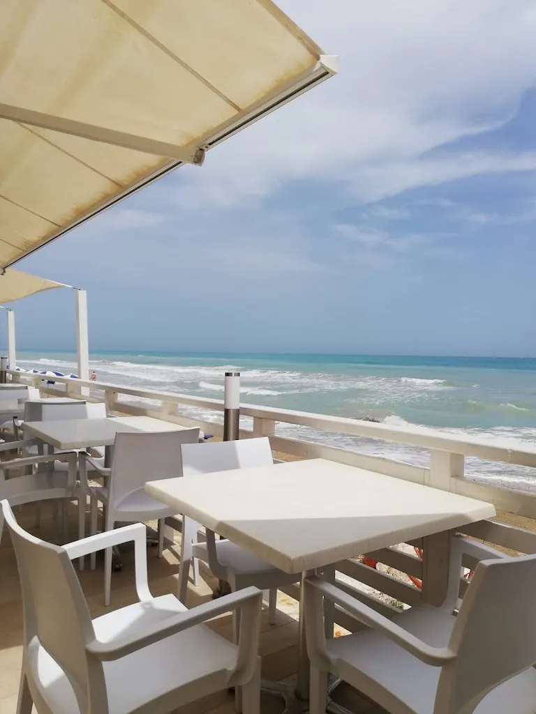 Russell Griffiths_Il Gabbiano - Beach & Food_Borgo Santa Maria Immacolata_review