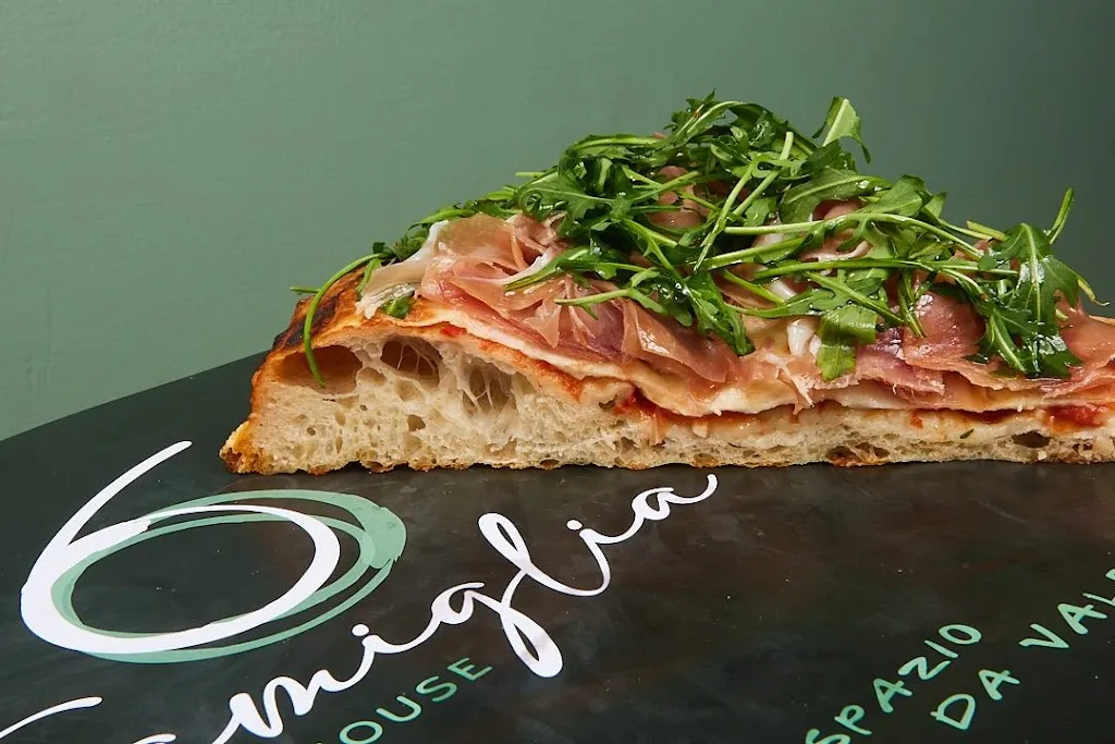 6 in famiglia - Pizza House_Cassina de' Pecchi_slider_image_3