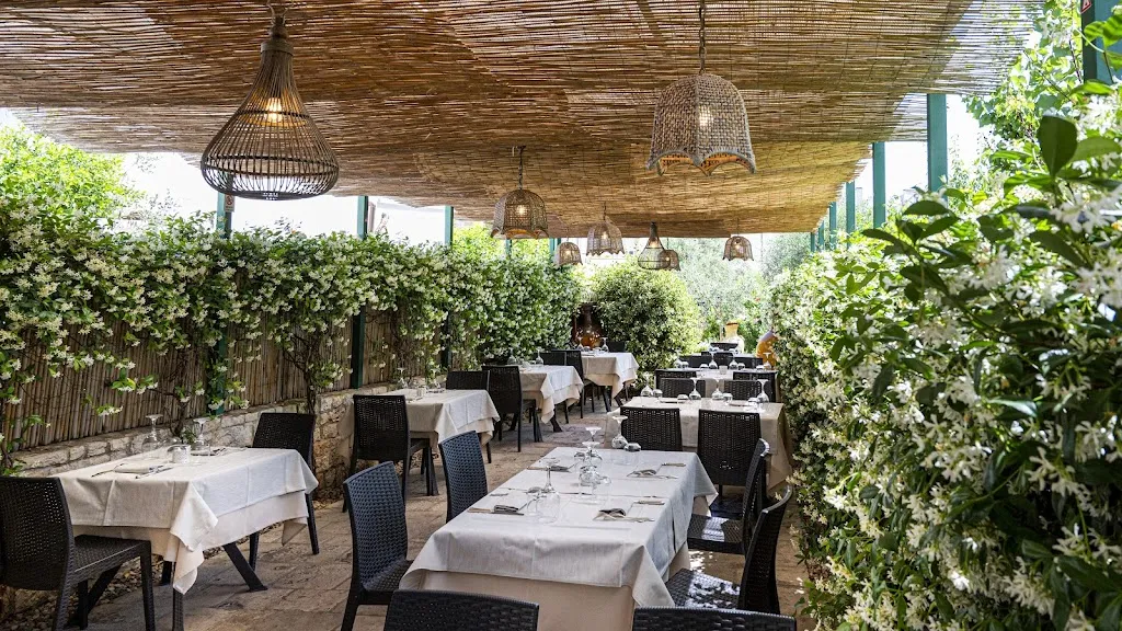 Trullo Garden restaurant in Alberobello