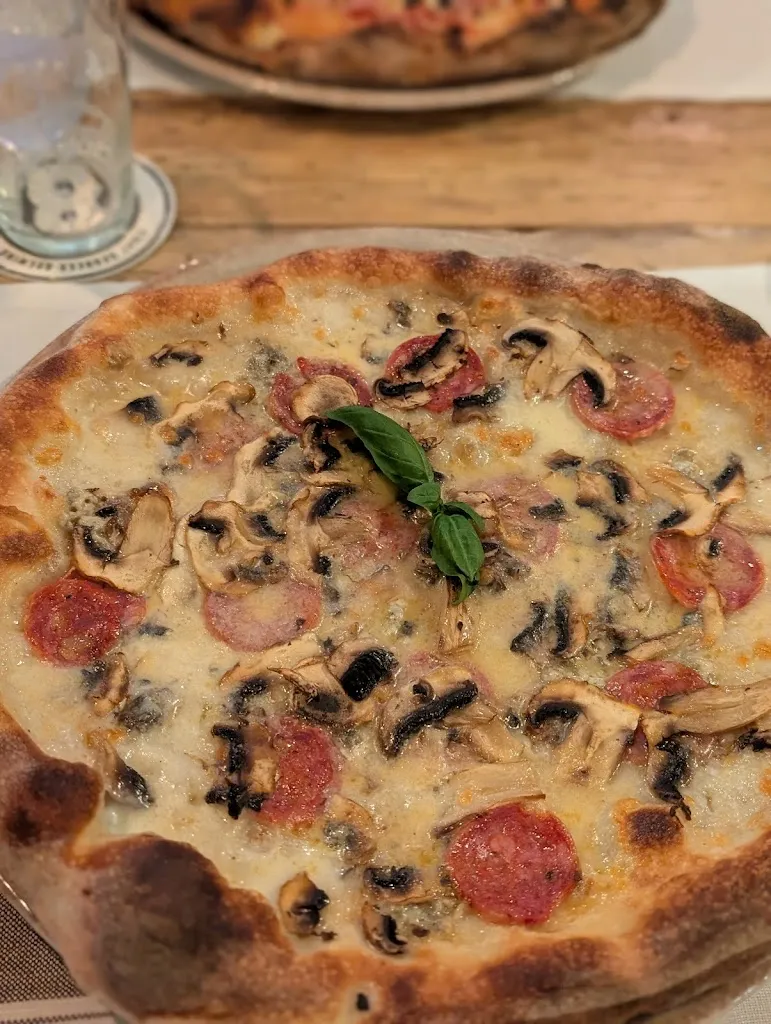 Pizzeria Corona_Castel d'Ario_slider_image_2