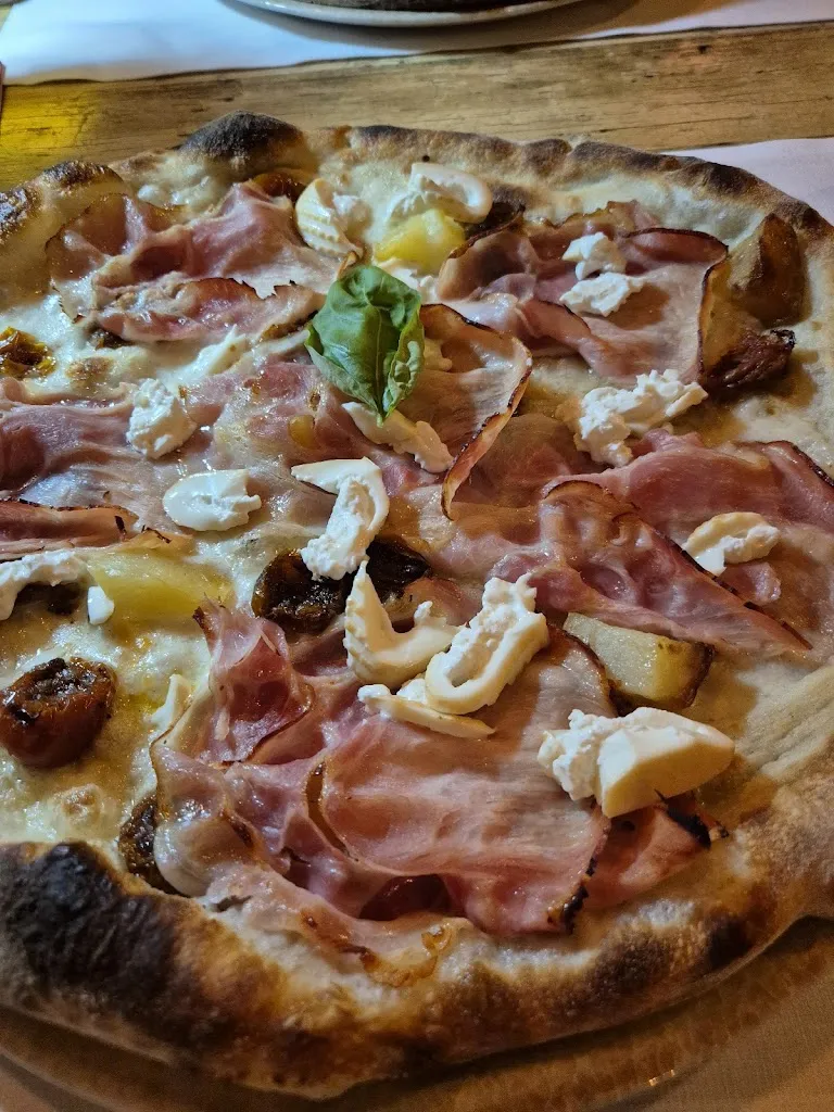 Pizzeria Corona_Castel d'Ario_slider_image_3