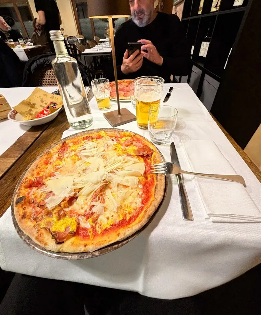 Mirko Colombo Giardinelli_La Padella e la Brace_Castel Gabbiano_review