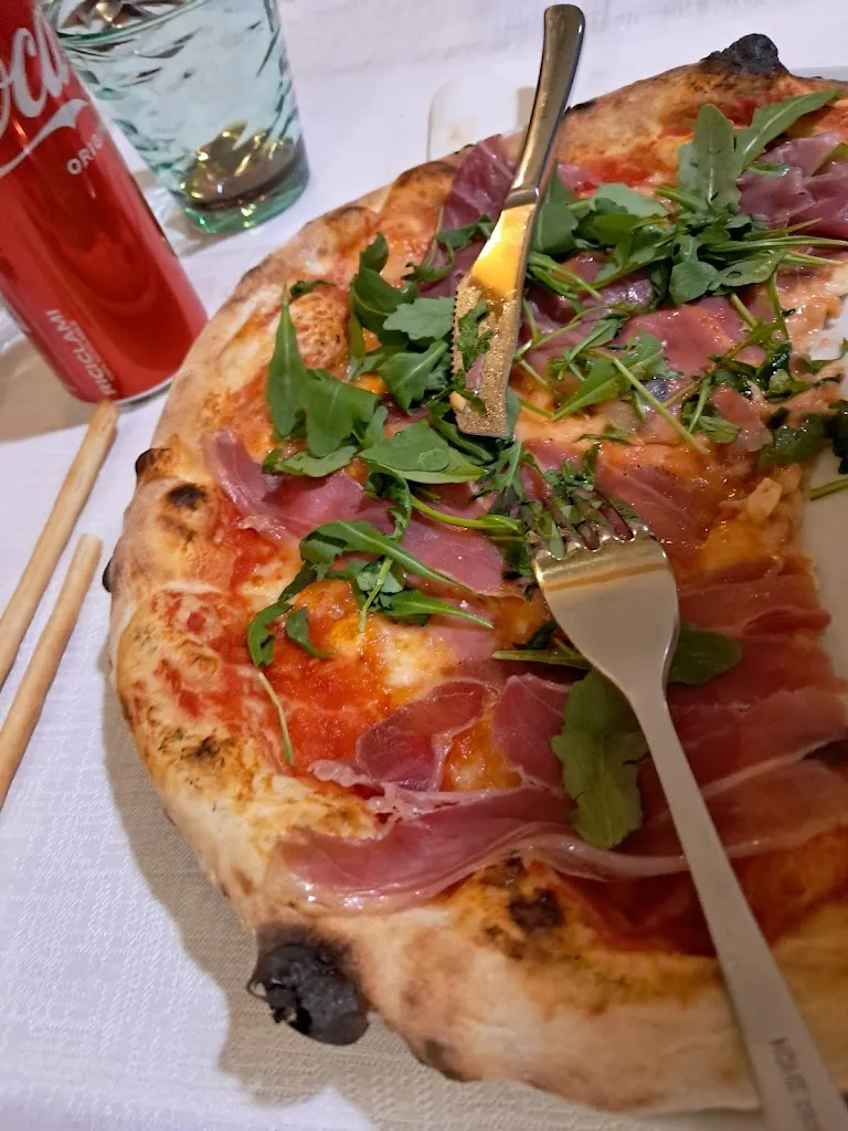 Pizzeria Ristorante Mediterraneo_Castano Primo_slider_image_2