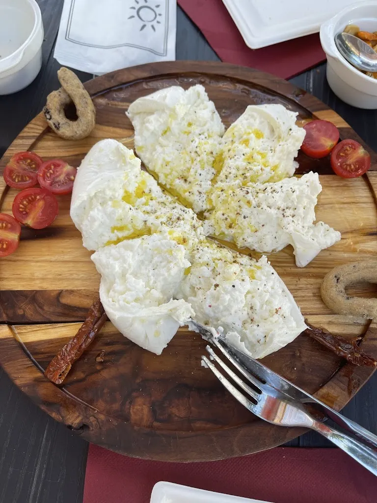 Zlatina Georgieva_NeWynd Bar & traditional food experience_Alberobello_review