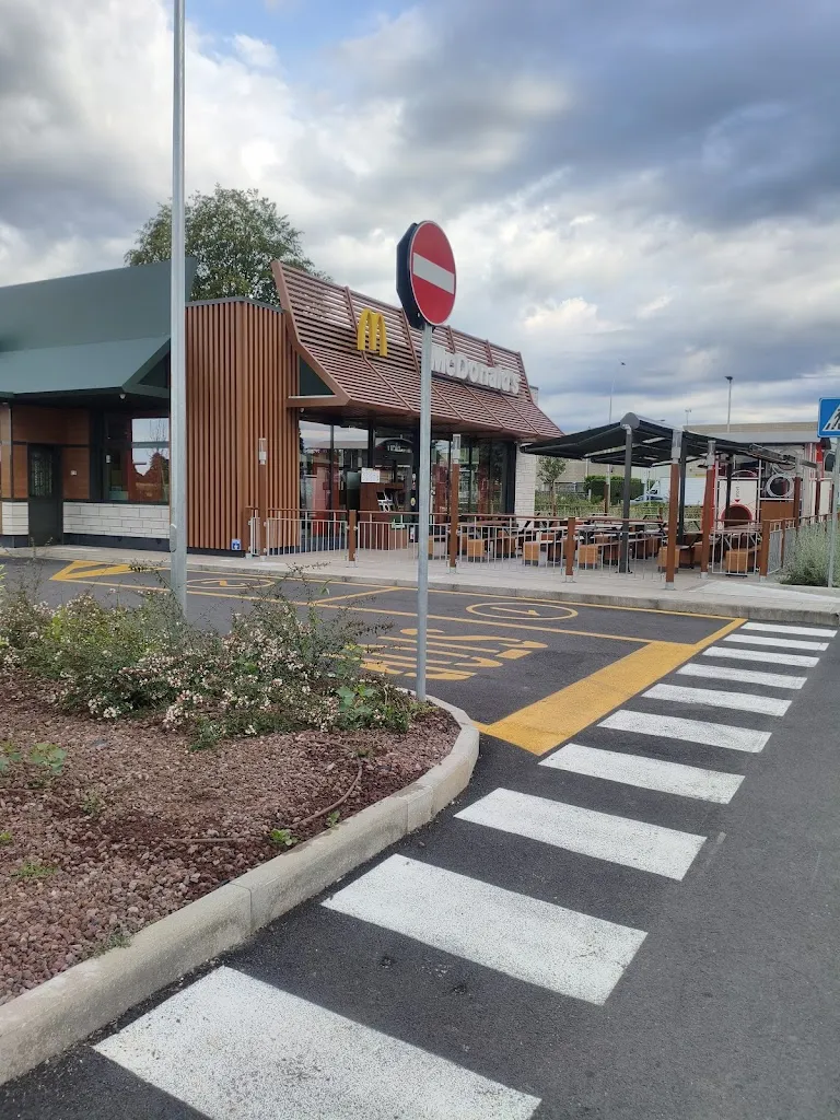 Luca Maggi_McDonald's Castano Primo_Castano Primo_review