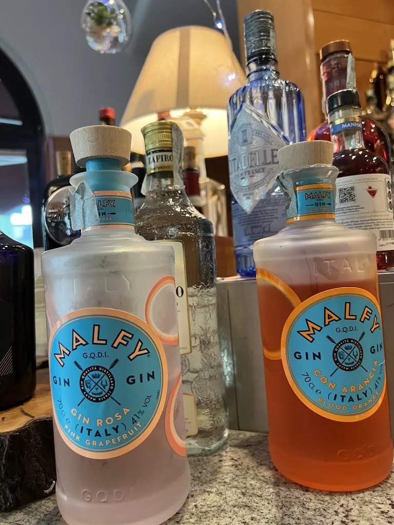 Roberto De Mola_Corona Bar Gelateria Trattoria Di Merlotti Marilena E Merlotti Elisa_Castano Primo_recensione