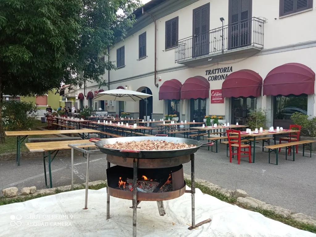 Corona Bar Gelateria Trattoria Di Merlotti Marilena E Merlotti Elisa restaurant in Castano Primo