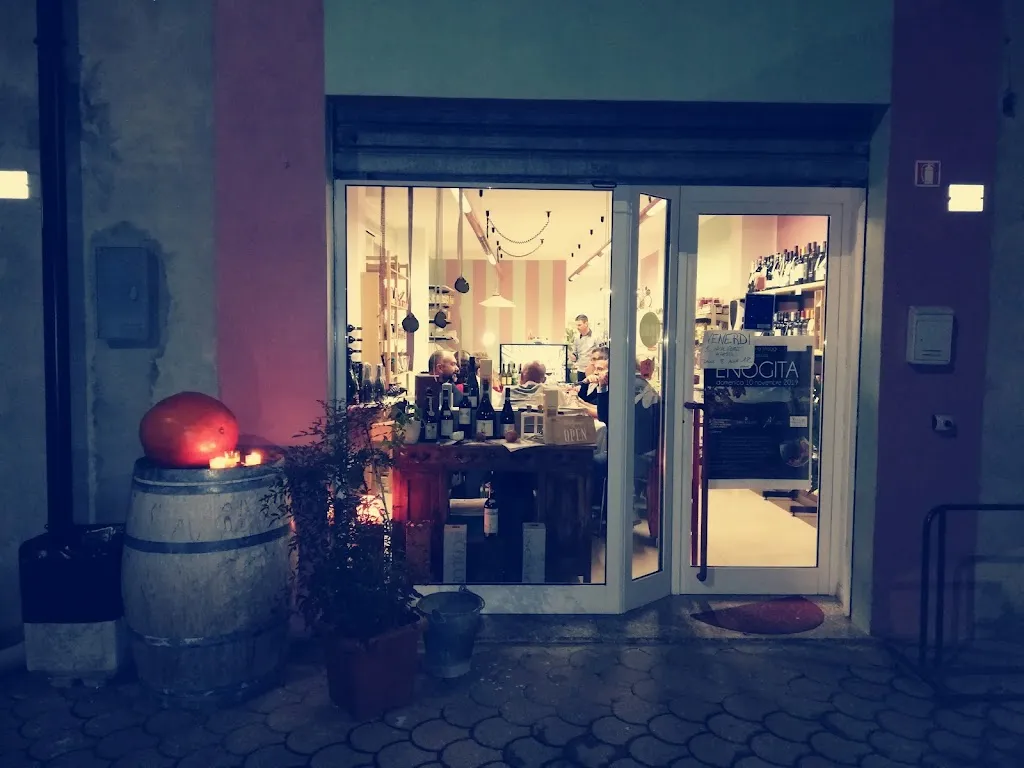 Enobottega Viola restaurant in Casteldidone