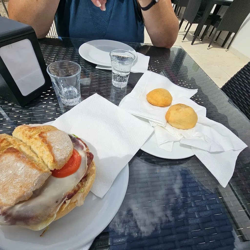 HELDER TEIXEIRA_Jo&le_Alberobello_review