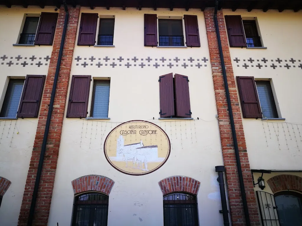 Mark Etios_Farmhouse Cascina Cantone_Castelleone_review