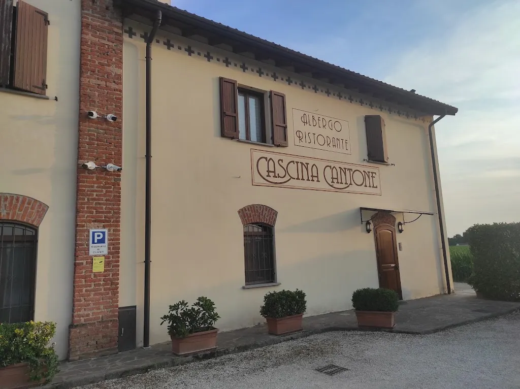 Farmhouse Cascina Cantone_Castelleone_slider_image_3