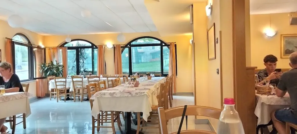 Bar Trattoria Da Gennaro restaurant in Castelveccana