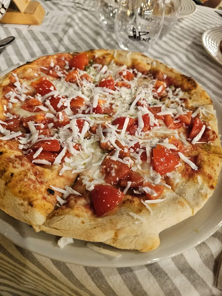 M. Cha_Plaza café restaurant_Alezio_review