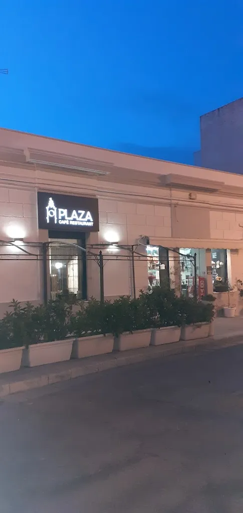 Plaza café restaurant_Alezio_slider_image_1