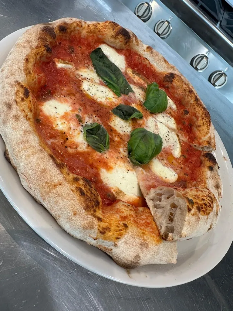 Kate Dips_CLUBS - Mangia - Bevi - festa. Ripeti._Castiglione delle Stiviere_review