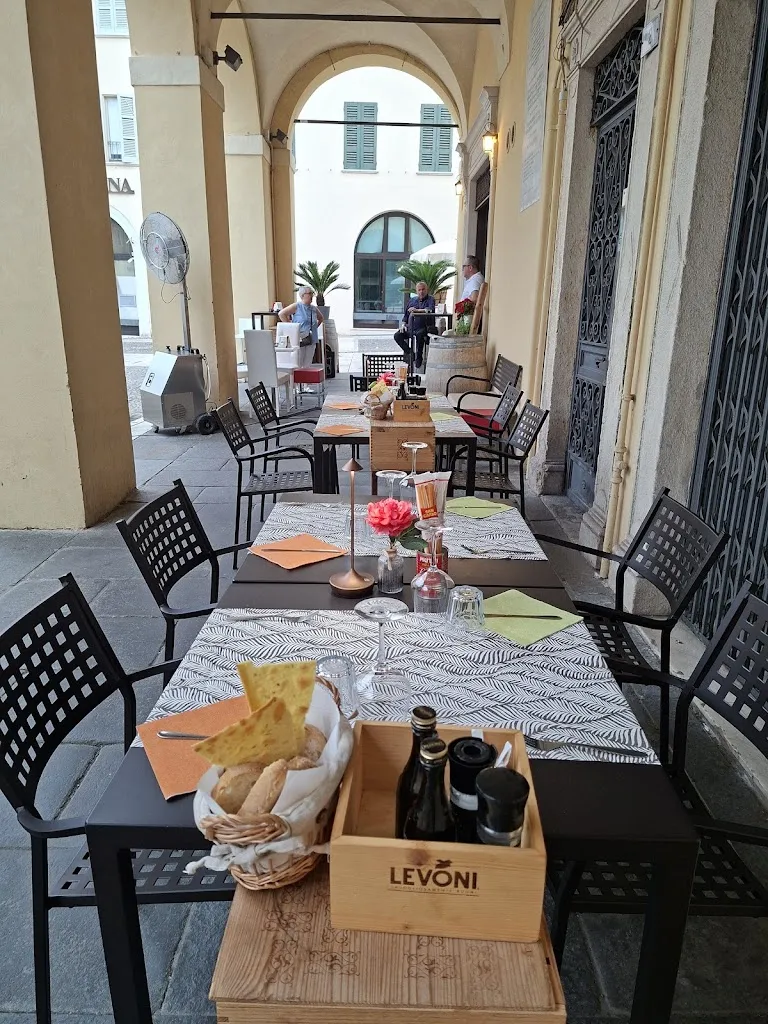 Bar Dallò 243 restaurant in Castiglione delle Stiviere