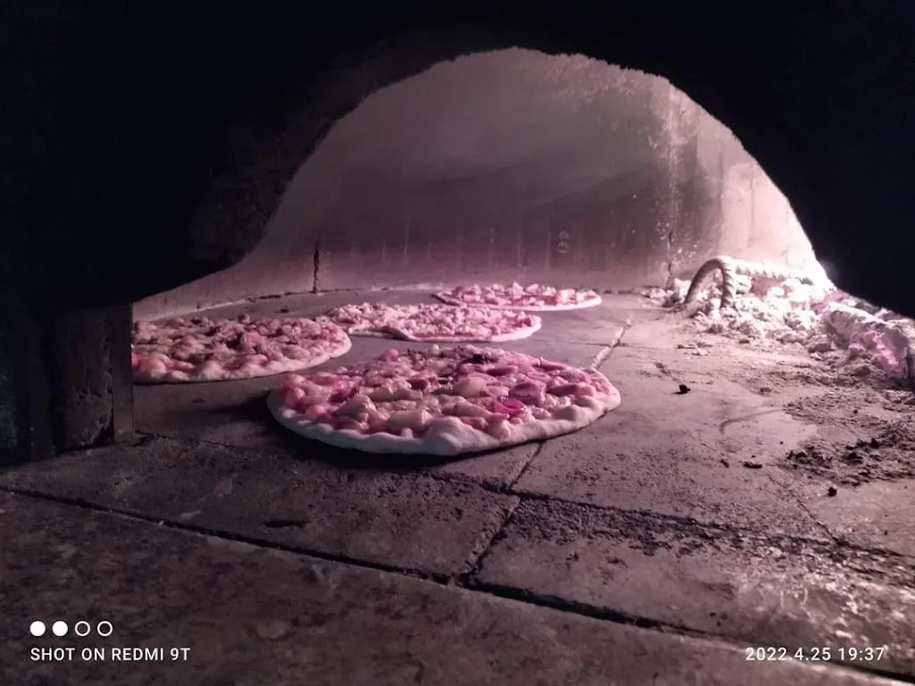 Baby & Debby Bar Pizzeria_Cataeggio_slider_image_2