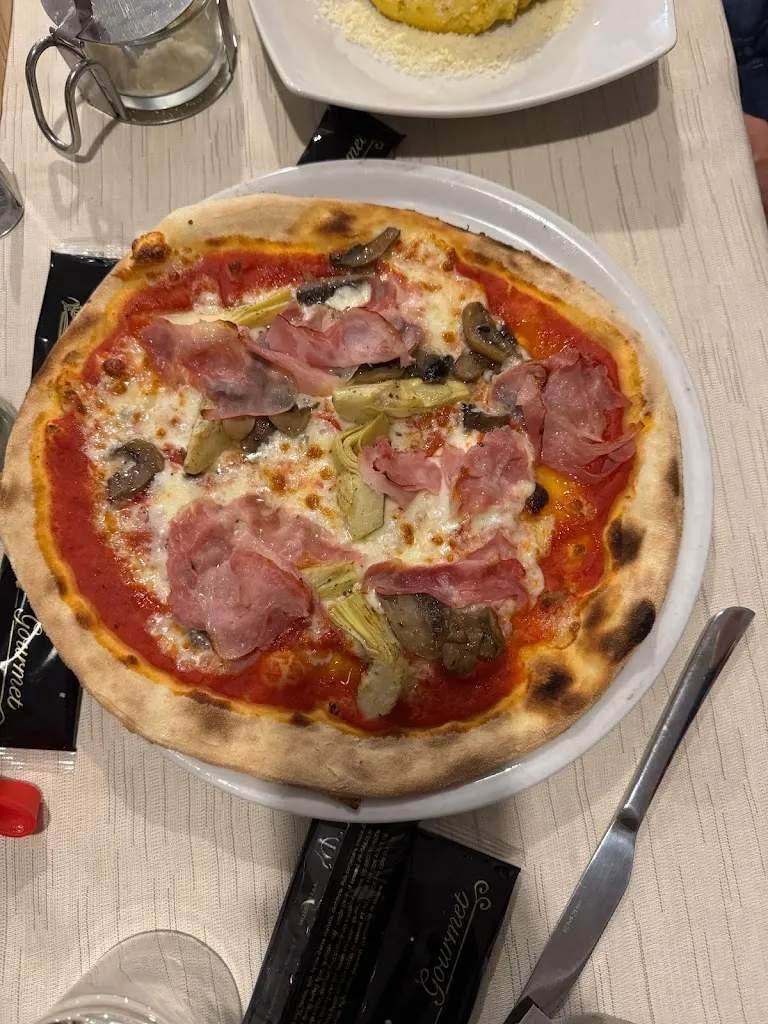 Ristorante Pizzeria Steak House Il Casolare_Castione_slider_image_3