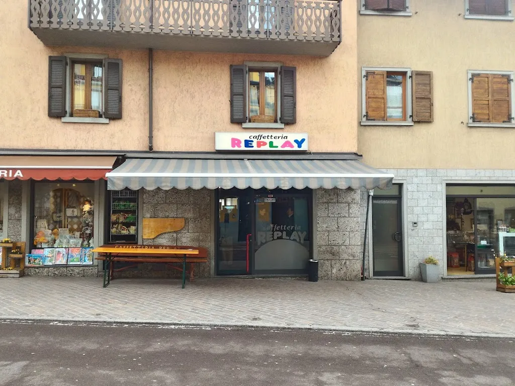 Bar Replay restaurant in Castione