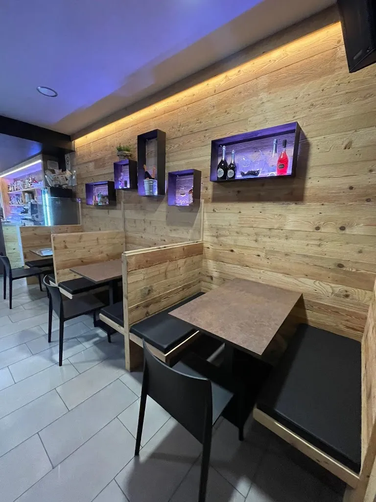 Bar Moderno restaurant in Castione