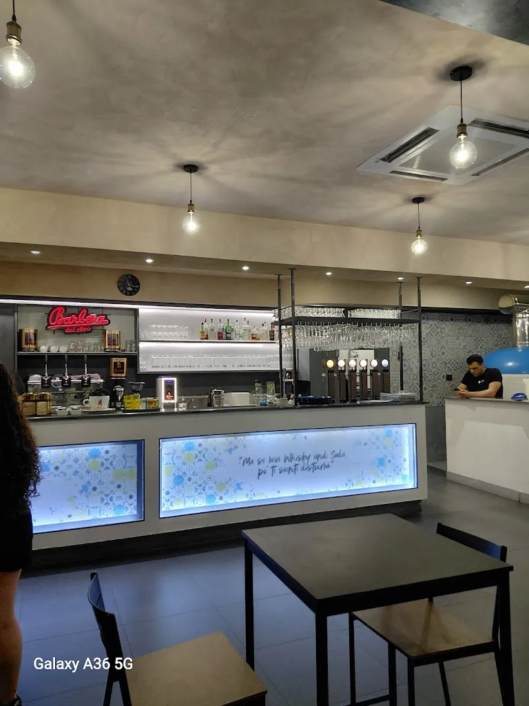 Stefania E._Iscla ~ Atmosfera Mediterranea ~ Pizzeria e Cucina Tipica Partenopea_Cavallasca_review