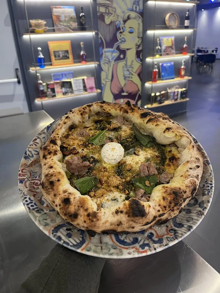 Iscla ~ Atmosfera Mediterranea ~ Pizzeria e Cucina Tipica Partenopea_Cavallasca_slider_image_3