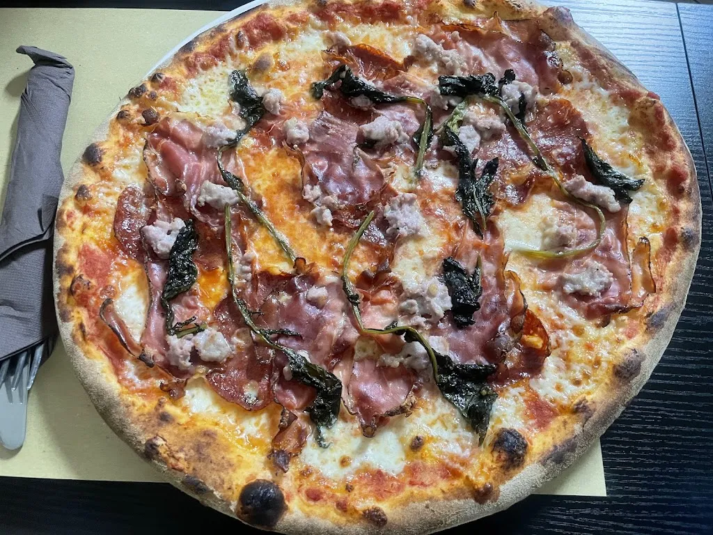 Pizzeria Elisa_Cedegolo_slider_image_3