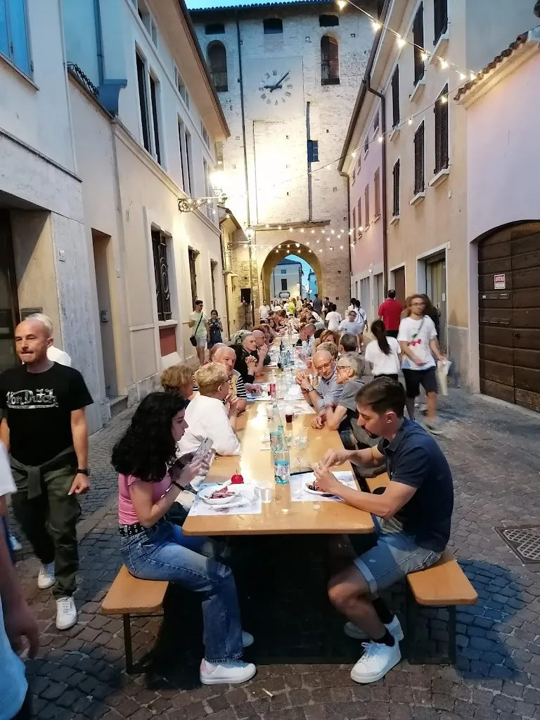 Starlet Di Sarzi Valerio restaurant in Ceresara