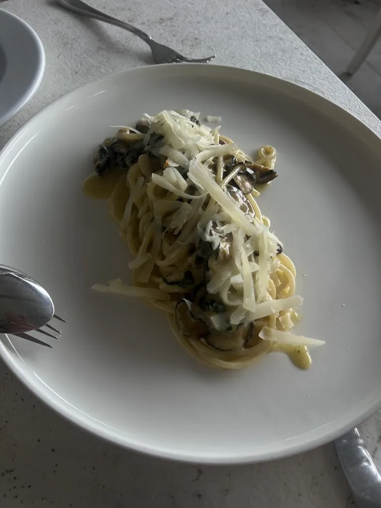 mckinleigh rutledge_Il Gatto Nero_Cernobbio_review