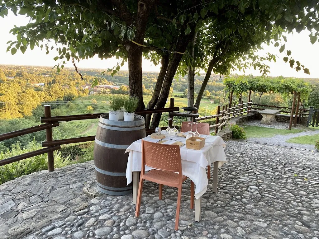 Tenuta Valcurone restaurant in Cernusco Lombardone