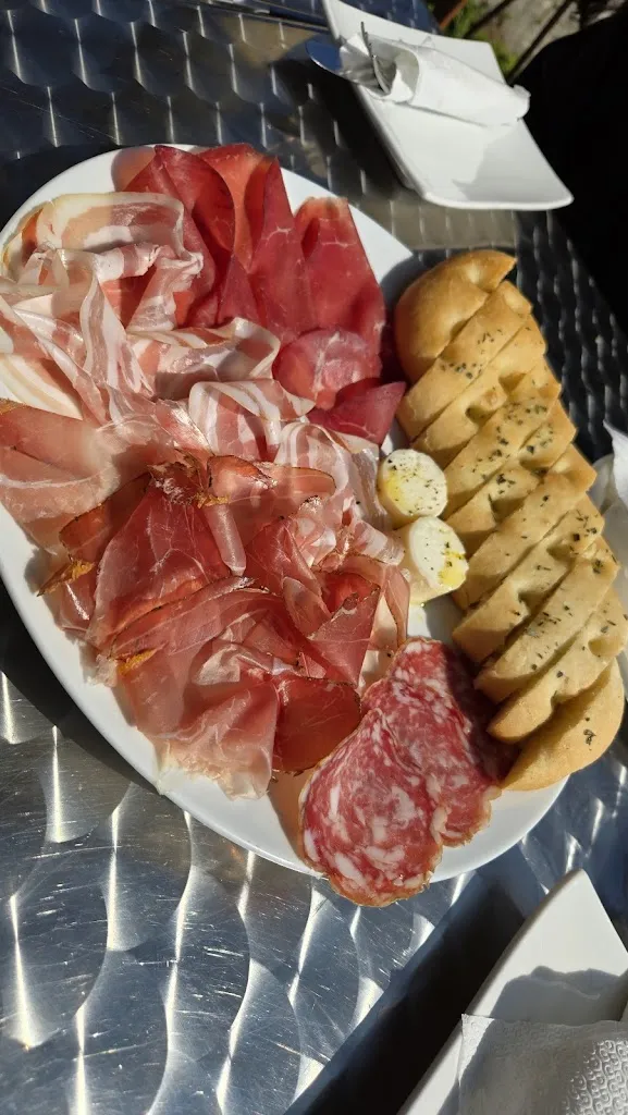 Giammario Matacchieri_La Piazzetta_Cernusco Lombardone_review