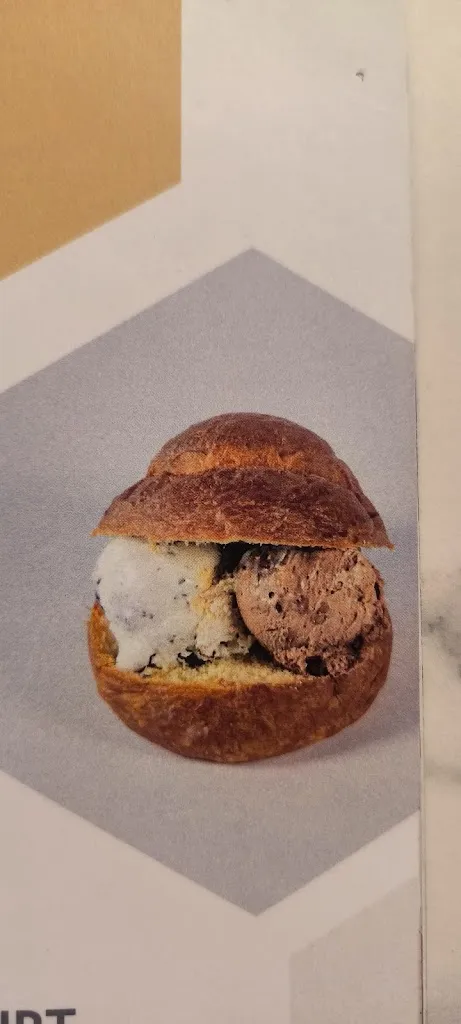 Linda Mirova_Gelateria Excalibur_Cesana Brianza_review