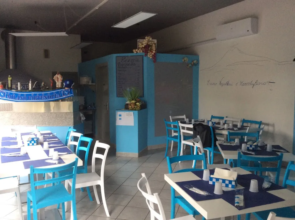 Pizzeria Pulcinella restaurant in Cesana Brianza