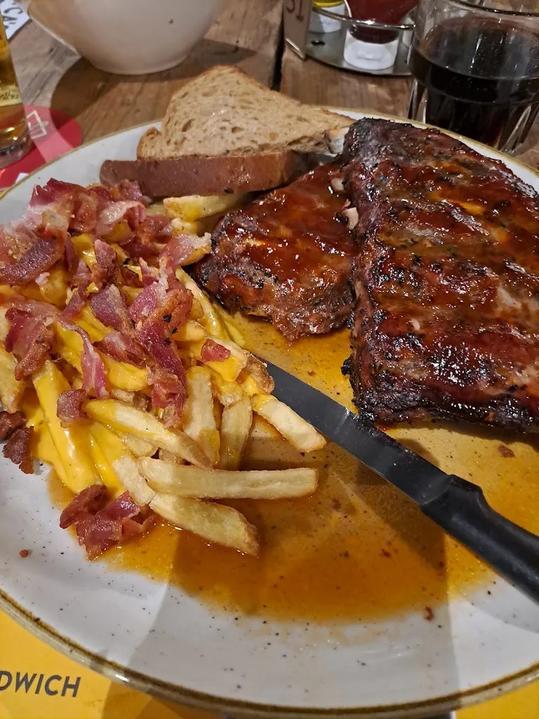 nicole dinzey_Hamerica's Cerro Maggiore_Cerro Maggiore_review