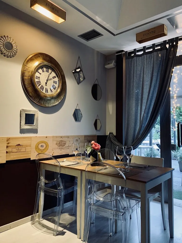 QueenEnorestaurant_Chiari_slider_image_1