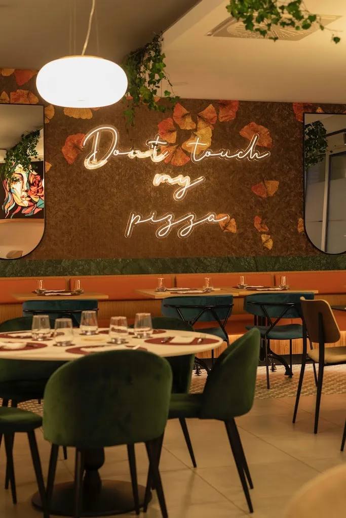 Moderna Pizza e Bistrot restaurant in Chiari