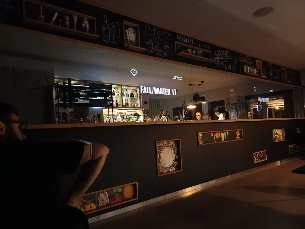 SuperJarman_Parbleu Café_Chiari_review