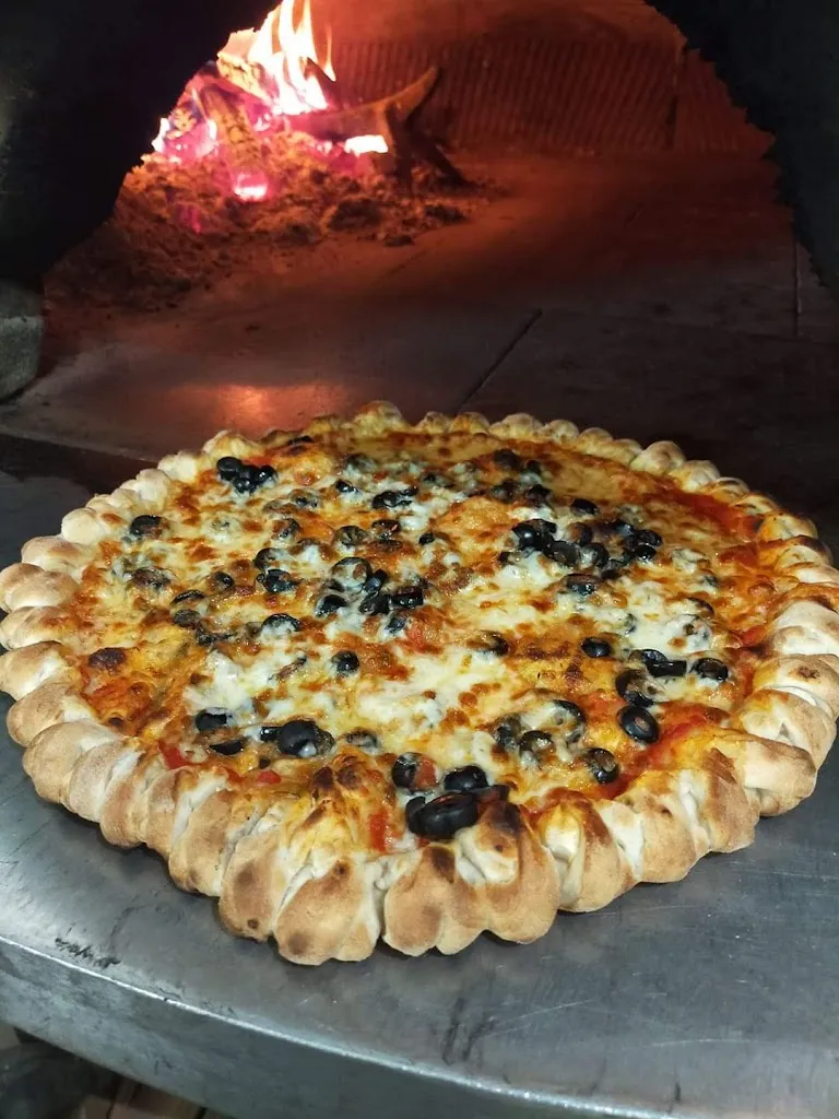 Pizzeria Charlie Brown cesano boscone_Cesano Boscone_slider_image_2