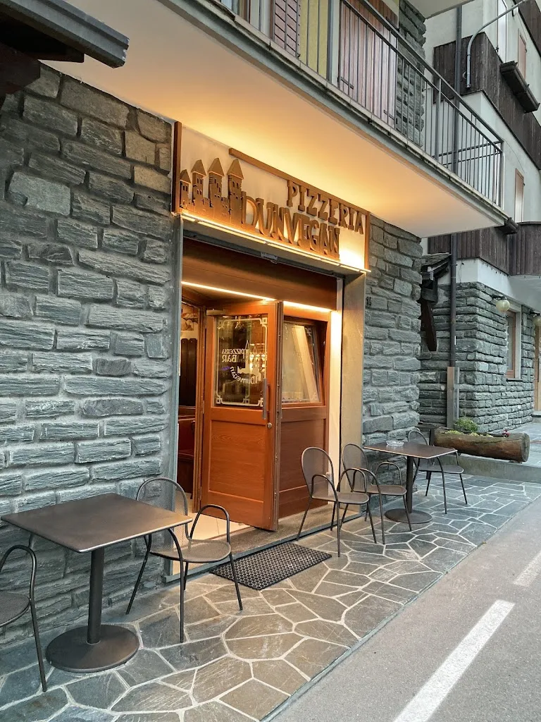 Pizzeria Dunvegan restaurant in Chiesa in Valmalenco
