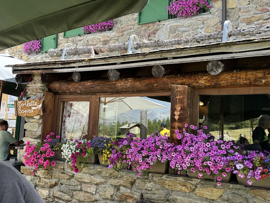 Adriana Arminio_Agriturismo Malga Ründai_Chiesa in Valmalenco_review