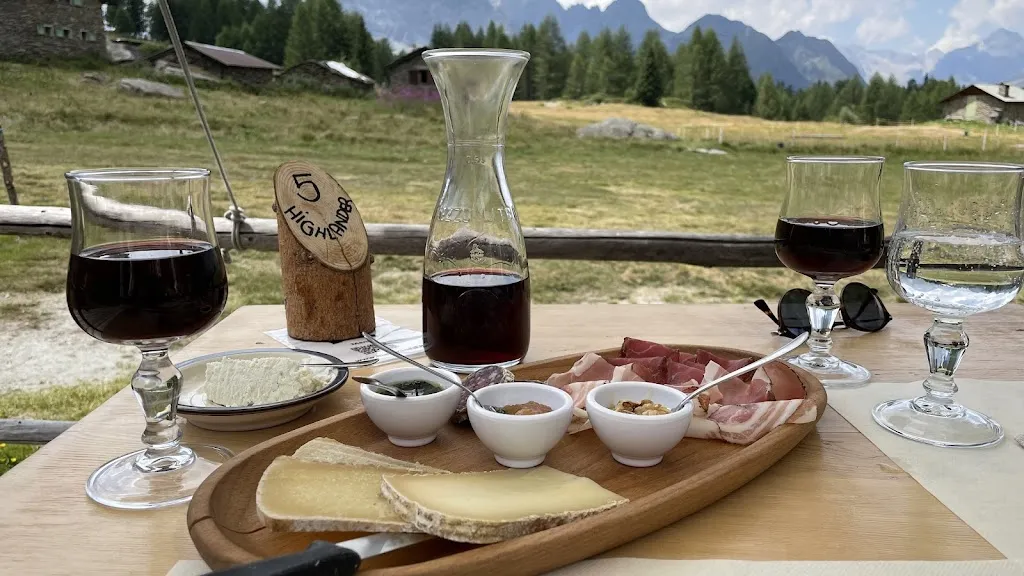 Agriturismo Malga Ründai_Chiesa in Valmalenco_slider_image_2