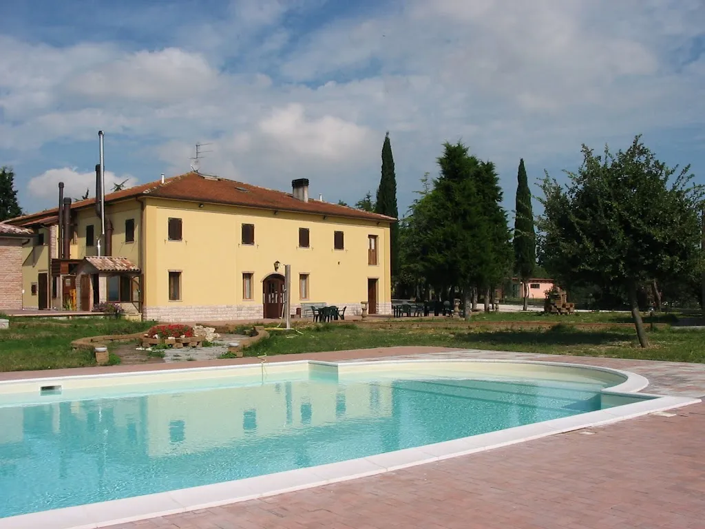 Casale Del Gufo restaurant in Chiaravalle