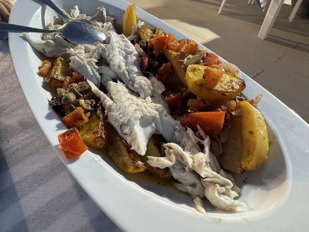 Miroslav Matyáš_Acqua Salata Beach & Restaurant_Chiaravalle_review