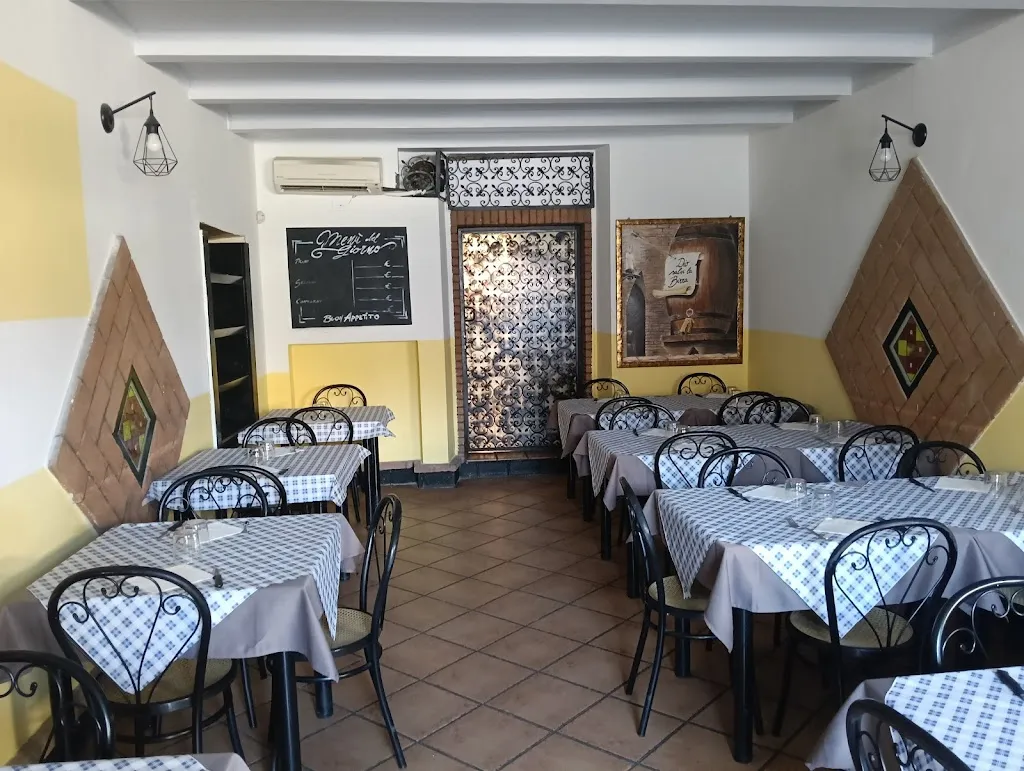 Trattoria Pizzeria L' Obelisco restaurant in Chiaravalle