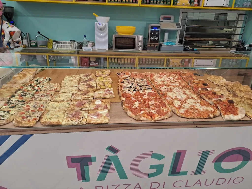 eleonora rossi_Taglio la pizza di Claudio_Chiaravalle_review